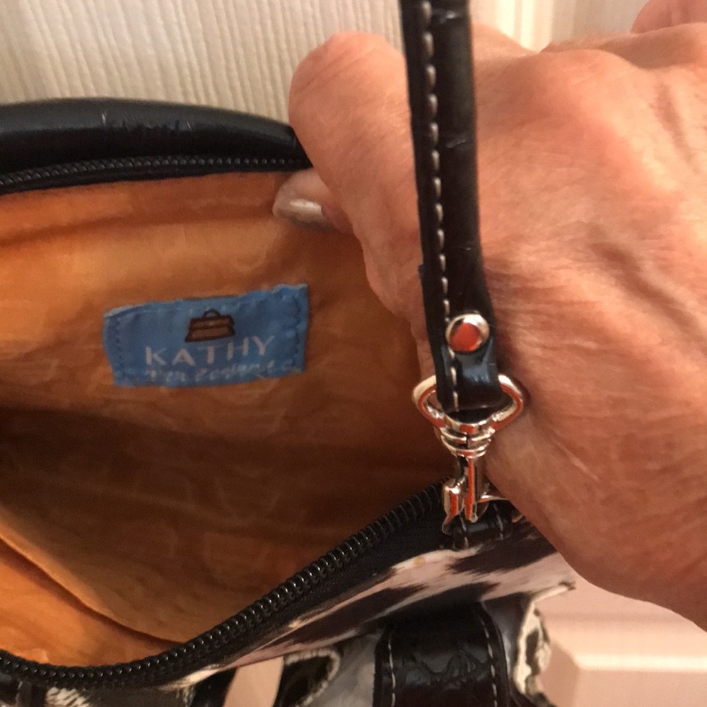 Kathy Van Zeeland Wallet purse - Picture 4 of 9